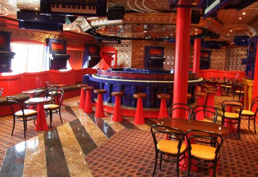 El alegre Piano Bar con música en directo cada noche